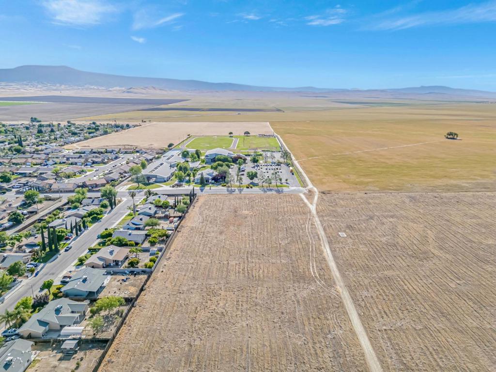 101 Amador St, Avenal, CA 93204