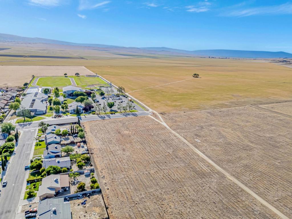 101 Amador St, Avenal, CA 93204