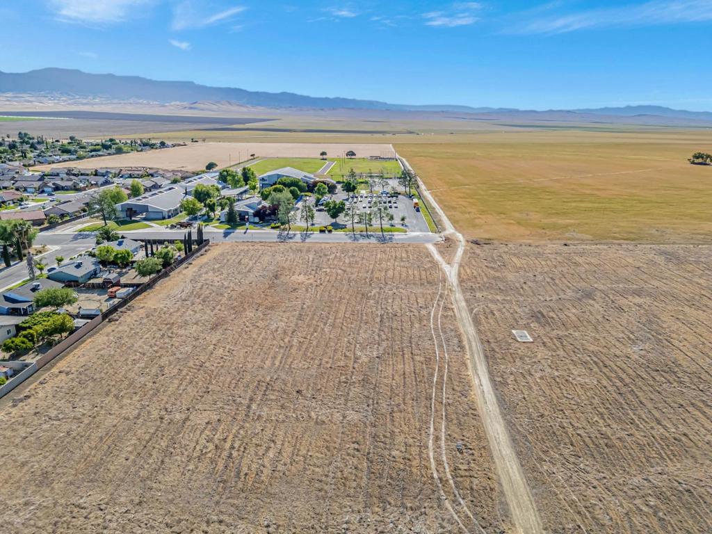 101 Amador St, Avenal, CA 93204