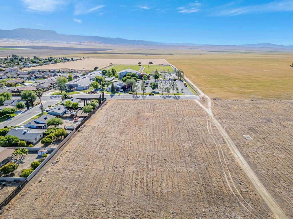 101 Amador St, Avenal, CA 93204