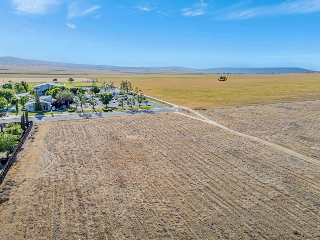 101 Amador St, Avenal, CA 93204