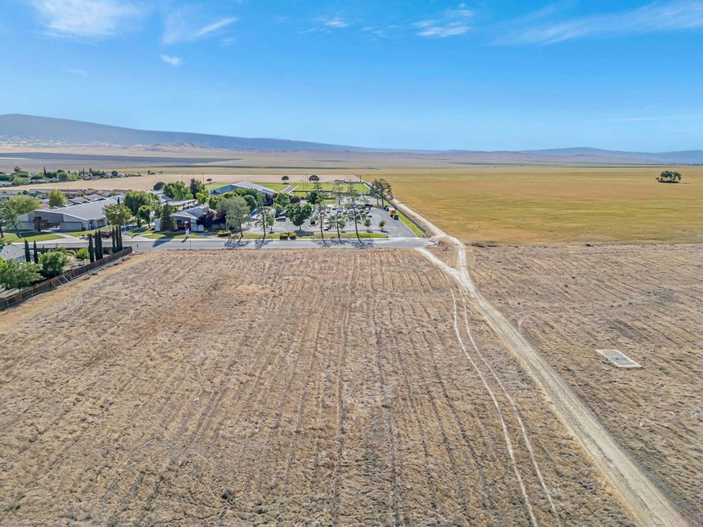 101 Amador St, Avenal, CA 93204