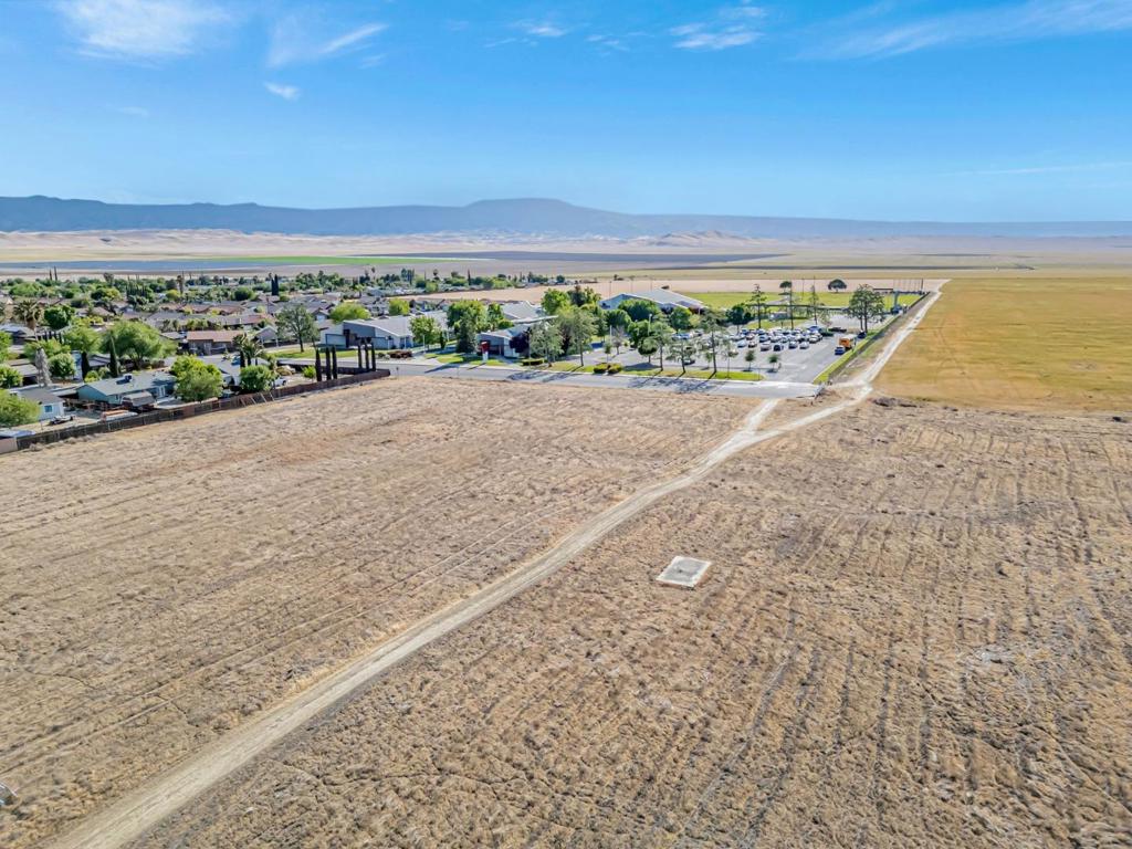 101 Amador St, Avenal, CA 93204