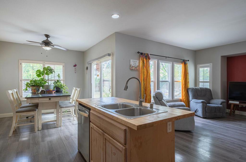 1416 San Rafael St, Los Banos, CA 93635