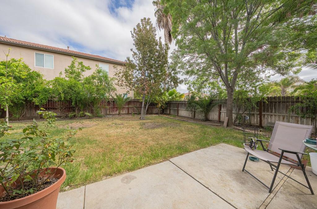 1416 San Rafael St, Los Banos, CA 93635