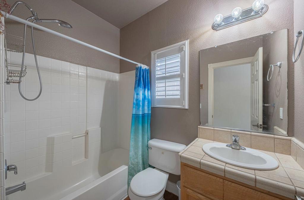 1416 San Rafael St, Los Banos, CA 93635