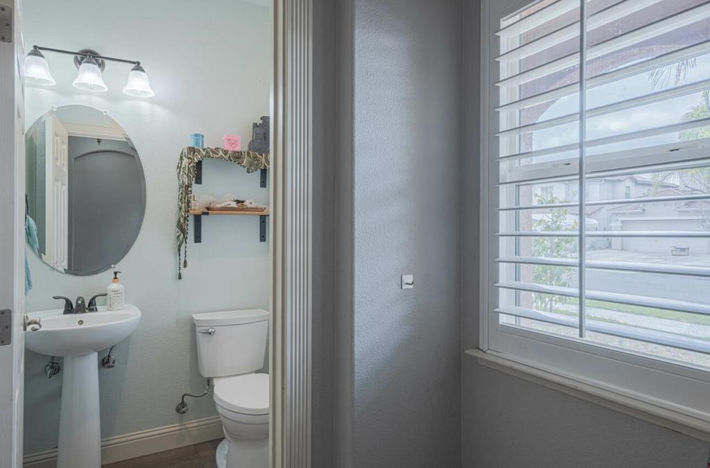 1416 San Rafael St, Los Banos, CA 93635