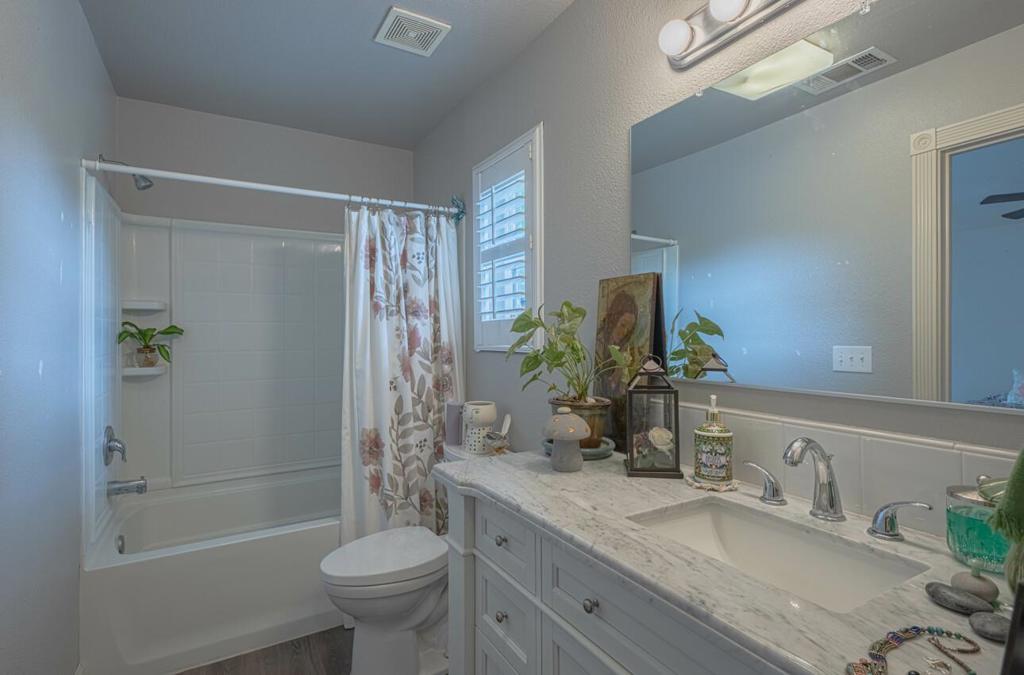 1416 San Rafael St, Los Banos, CA 93635