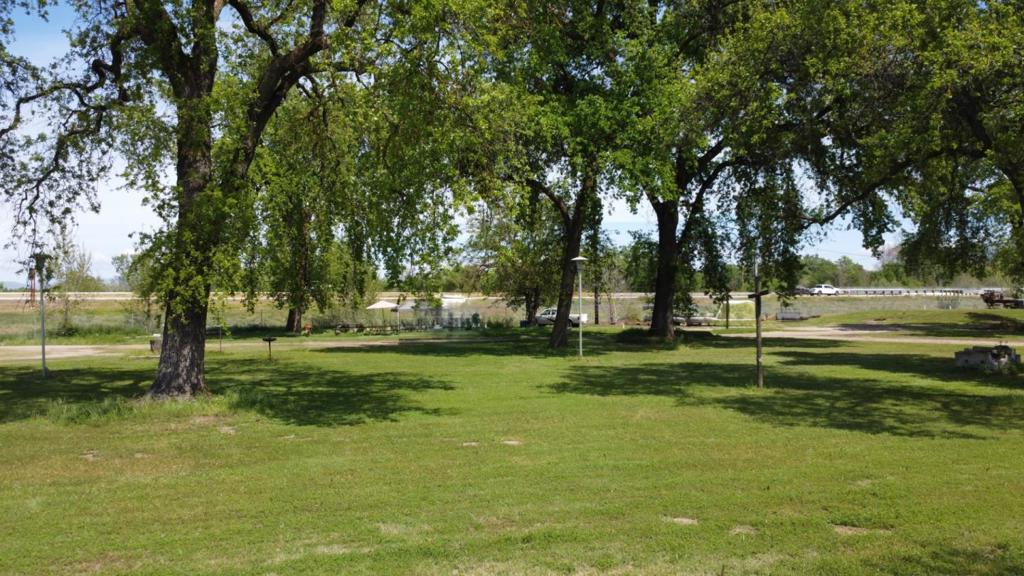 17439 E Kings Canyon Rd, Sanger, CA 93657