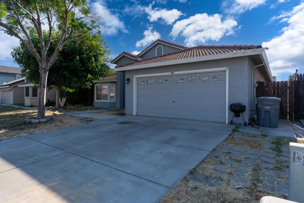 1928 Davis Dr, Los Banos, CA 93635