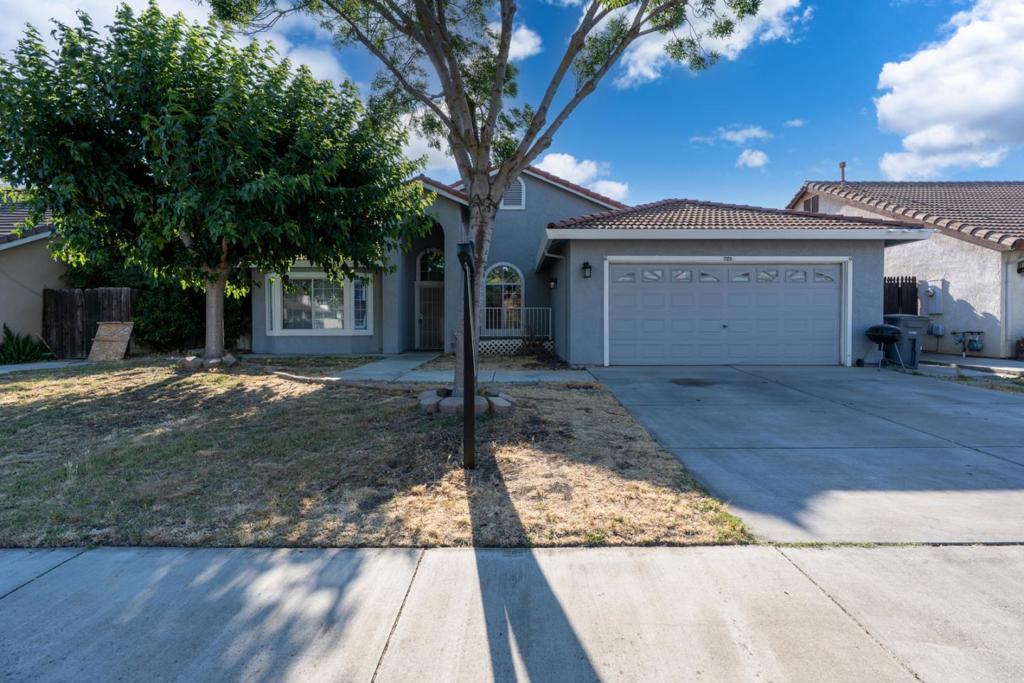 1928 Davis Dr, Los Banos, CA 93635