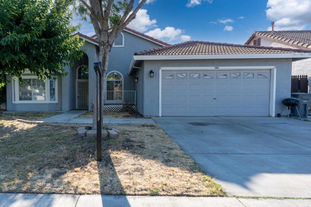 1928 Davis Dr, Los Banos, CA 93635
