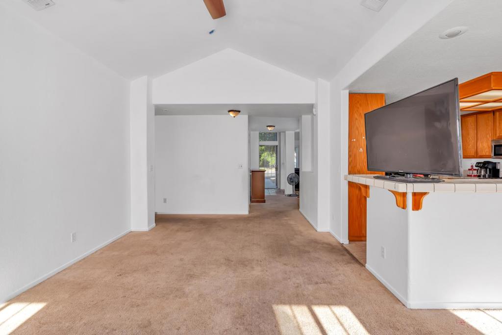 1928 Davis Dr, Los Banos, CA 93635