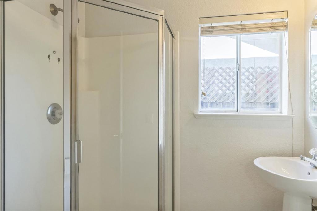 859 Sandra St, Los Banos, CA 93635