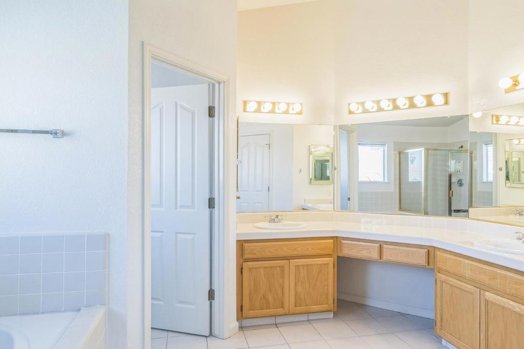 859 Sandra St, Los Banos, CA 93635