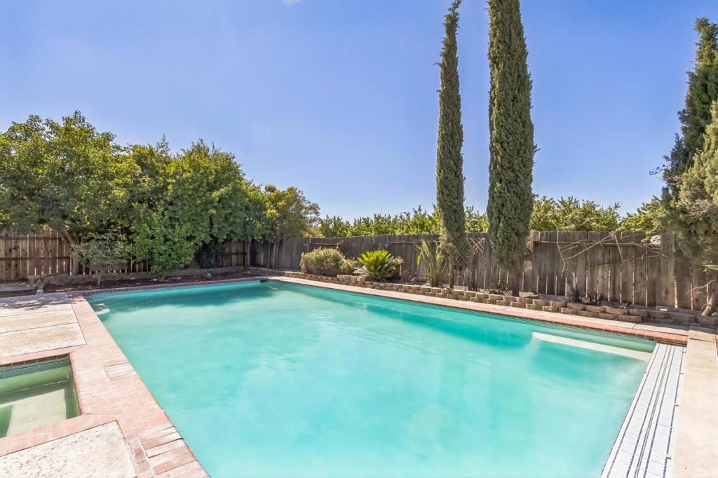 859 Sandra St, Los Banos, CA 93635