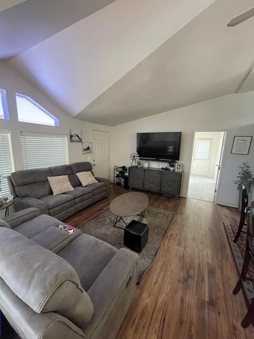 1505 La Perla Dr, Modesto, CA 95357