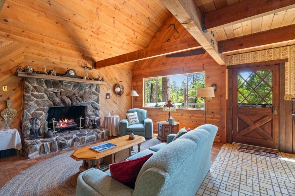 29380 Lassen Drive, Cold Springs, CA 95335