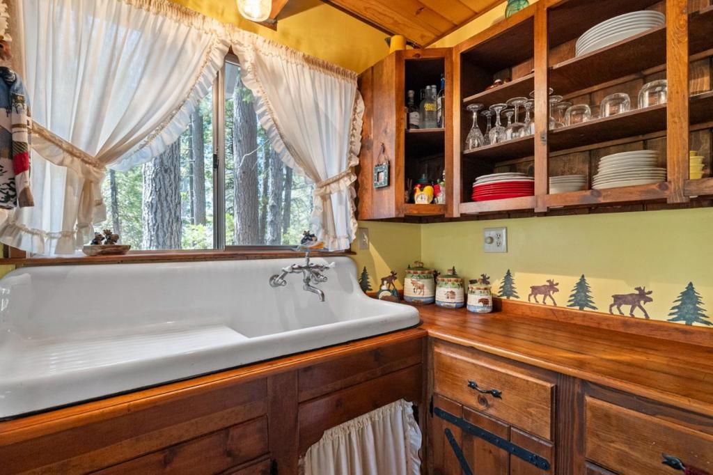 29380 Lassen Drive, Cold Springs, CA 95335