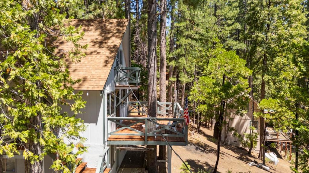 29380 Lassen Drive, Cold Springs, CA 95335