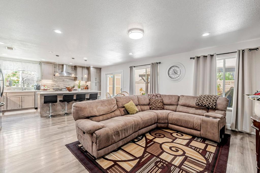 615 Heron Dr, Los Banos, CA 93635