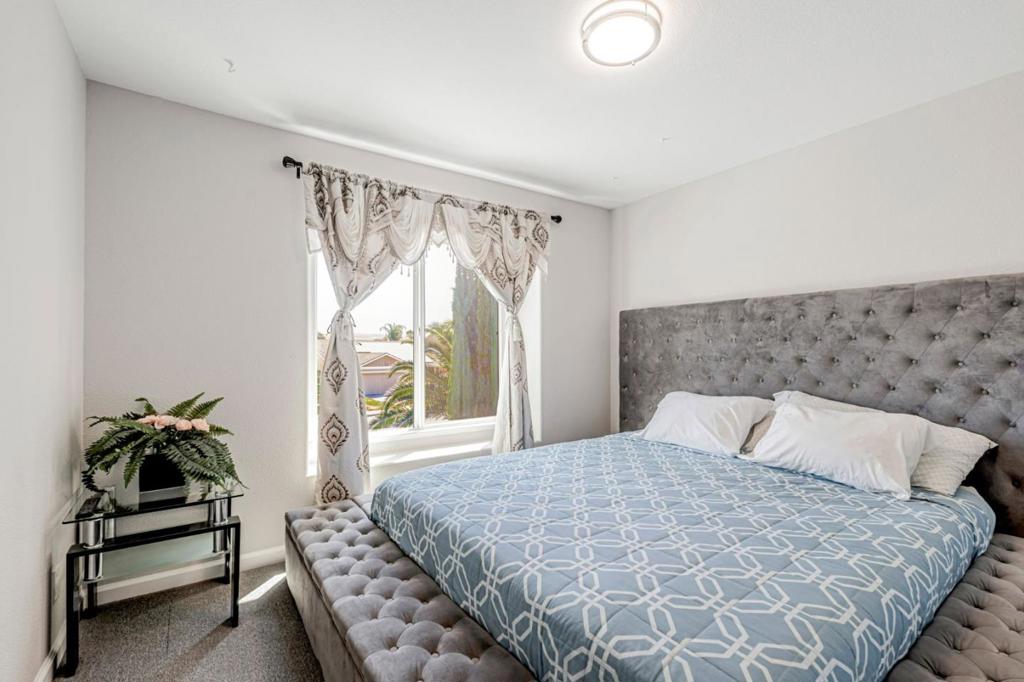 615 Heron Dr, Los Banos, CA 93635