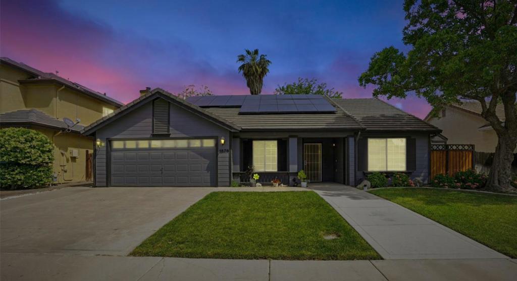 1876 Boalt Dr, Los Banos, CA 93635