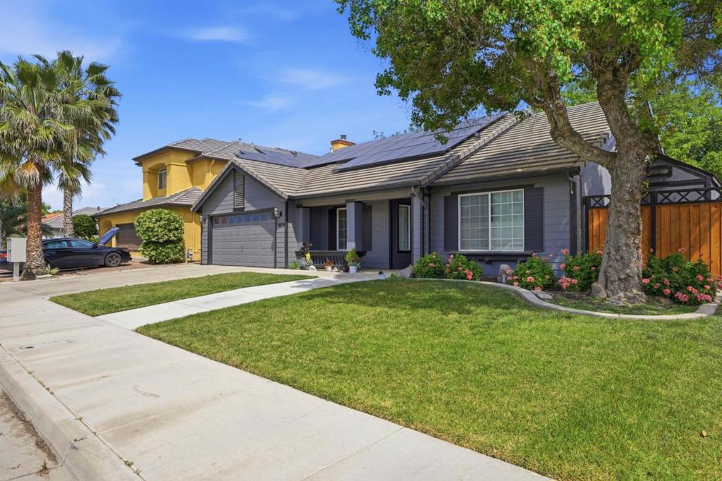 1876 Boalt Dr, Los Banos, CA 93635