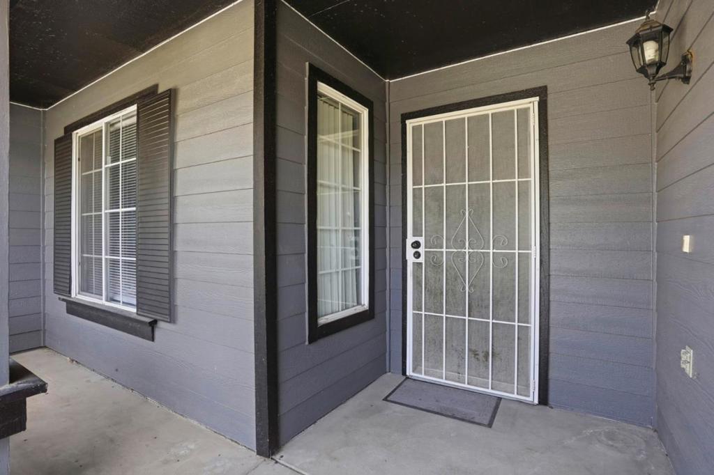 1876 Boalt Dr, Los Banos, CA 93635