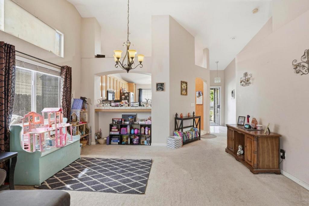 1876 Boalt Dr, Los Banos, CA 93635