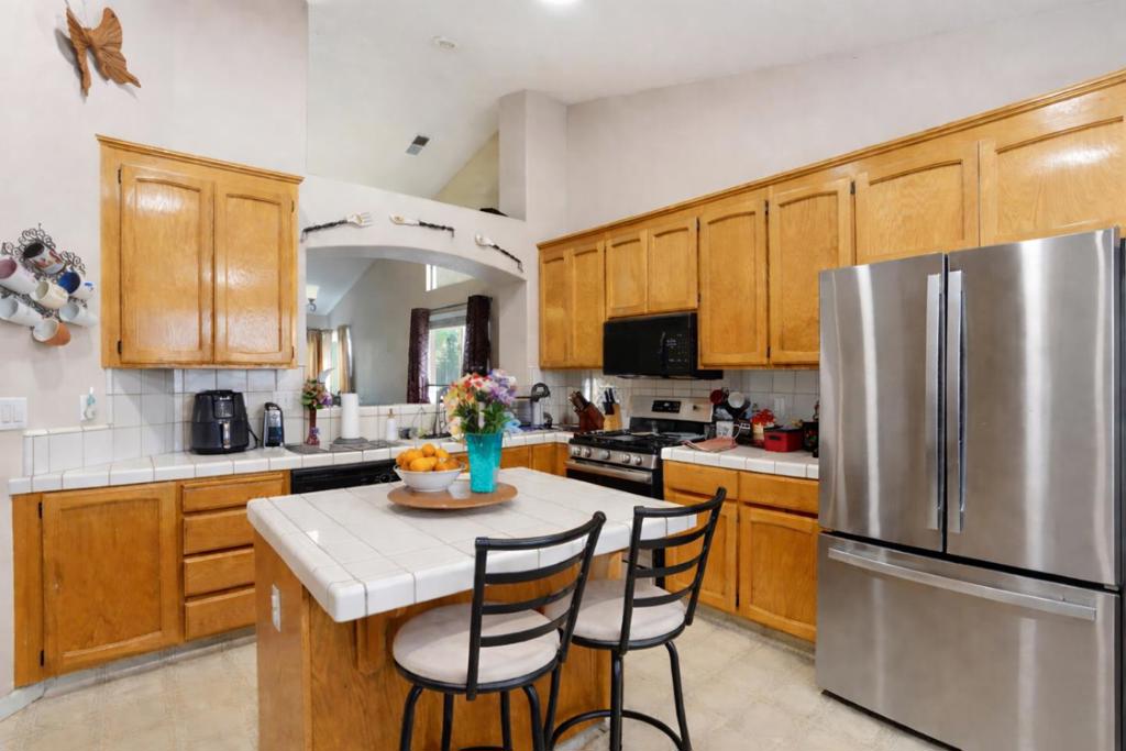 1876 Boalt Dr, Los Banos, CA 93635