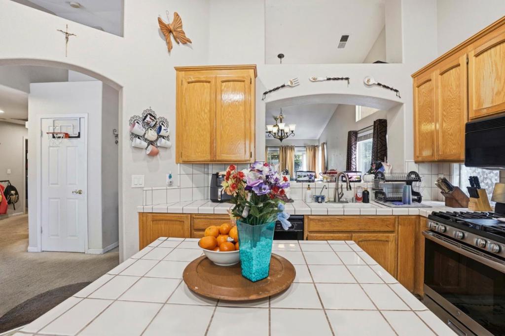 1876 Boalt Dr, Los Banos, CA 93635