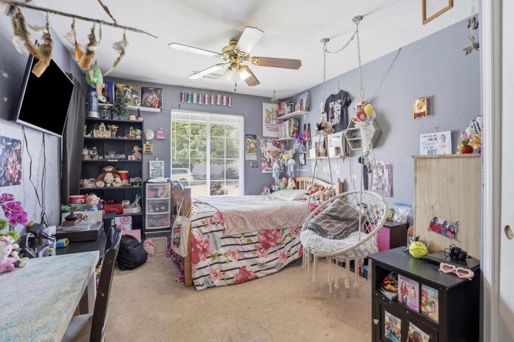 1876 Boalt Dr, Los Banos, CA 93635