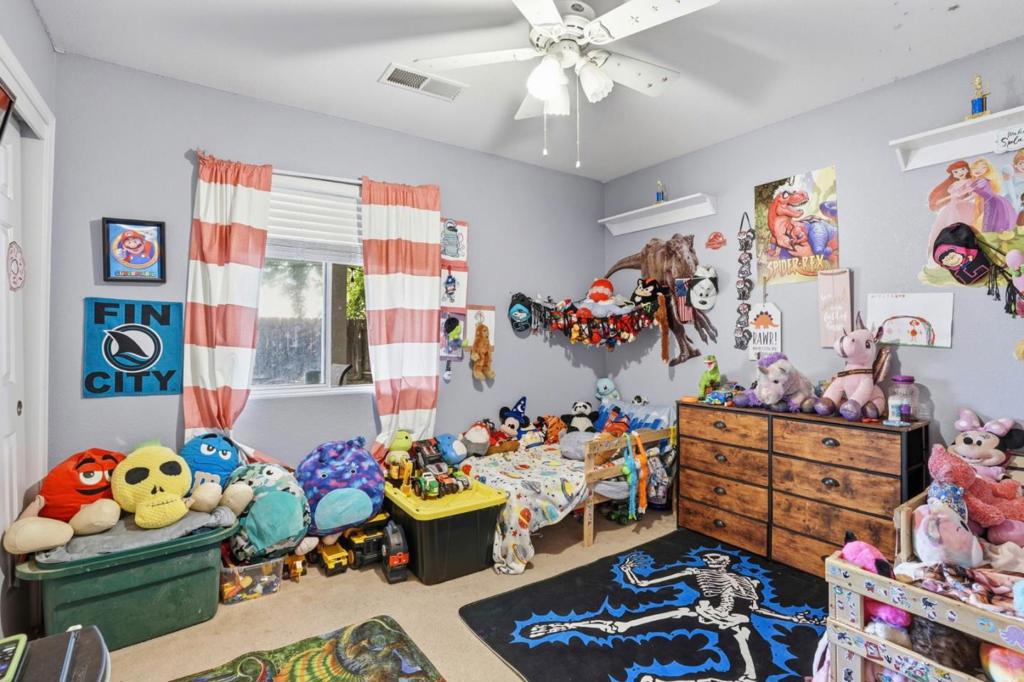 1876 Boalt Dr, Los Banos, CA 93635