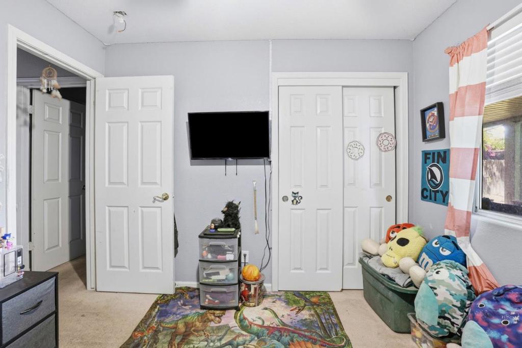 1876 Boalt Dr, Los Banos, CA 93635