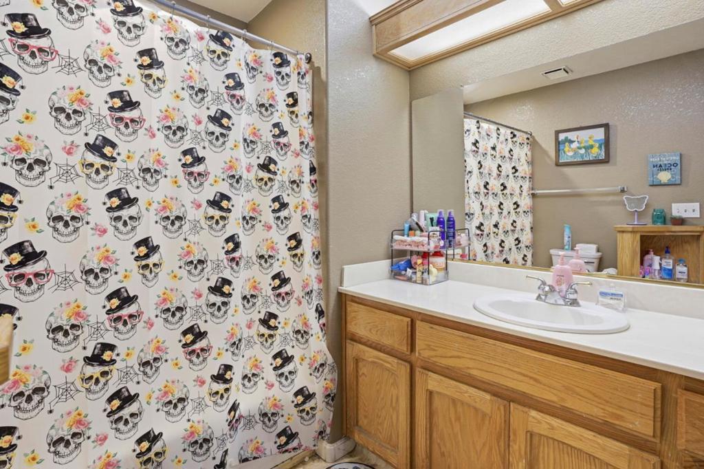 1876 Boalt Dr, Los Banos, CA 93635