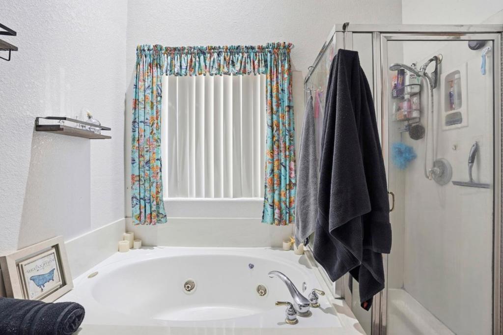 1876 Boalt Dr, Los Banos, CA 93635