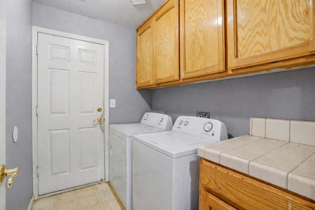 1876 Boalt Dr, Los Banos, CA 93635