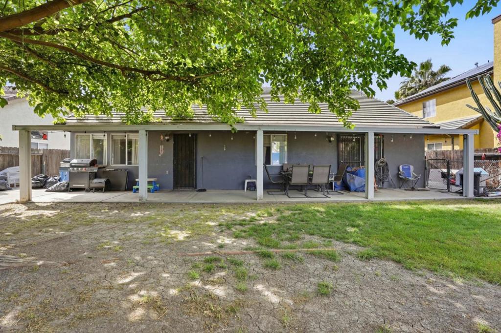 1876 Boalt Dr, Los Banos, CA 93635