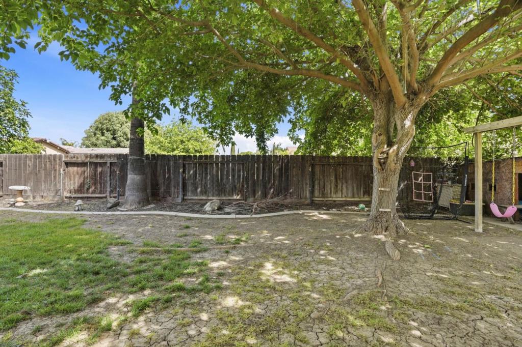 1876 Boalt Dr, Los Banos, CA 93635
