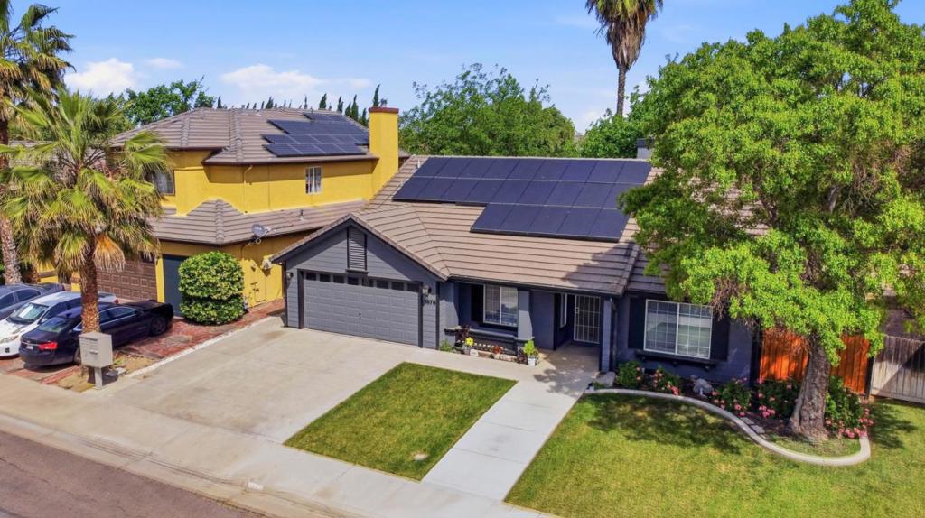 1876 Boalt Dr, Los Banos, CA 93635