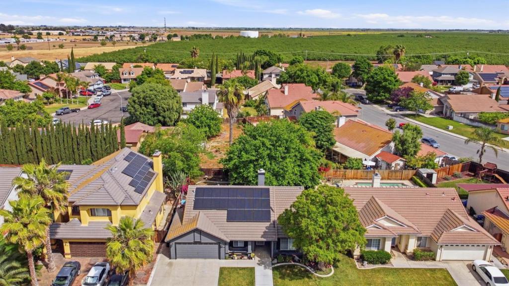 1876 Boalt Dr, Los Banos, CA 93635