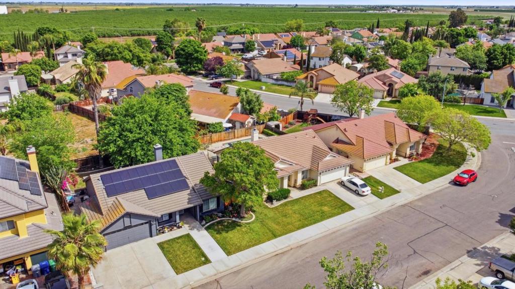 1876 Boalt Dr, Los Banos, CA 93635