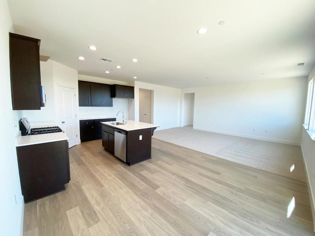 1269 Gypsum Dr #2-18, Los Banos, CA 93635