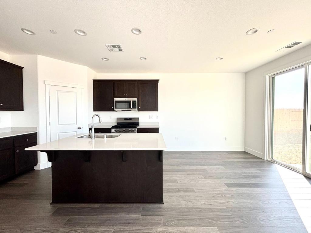 1269 Gypsum Dr #2-18, Los Banos, CA 93635