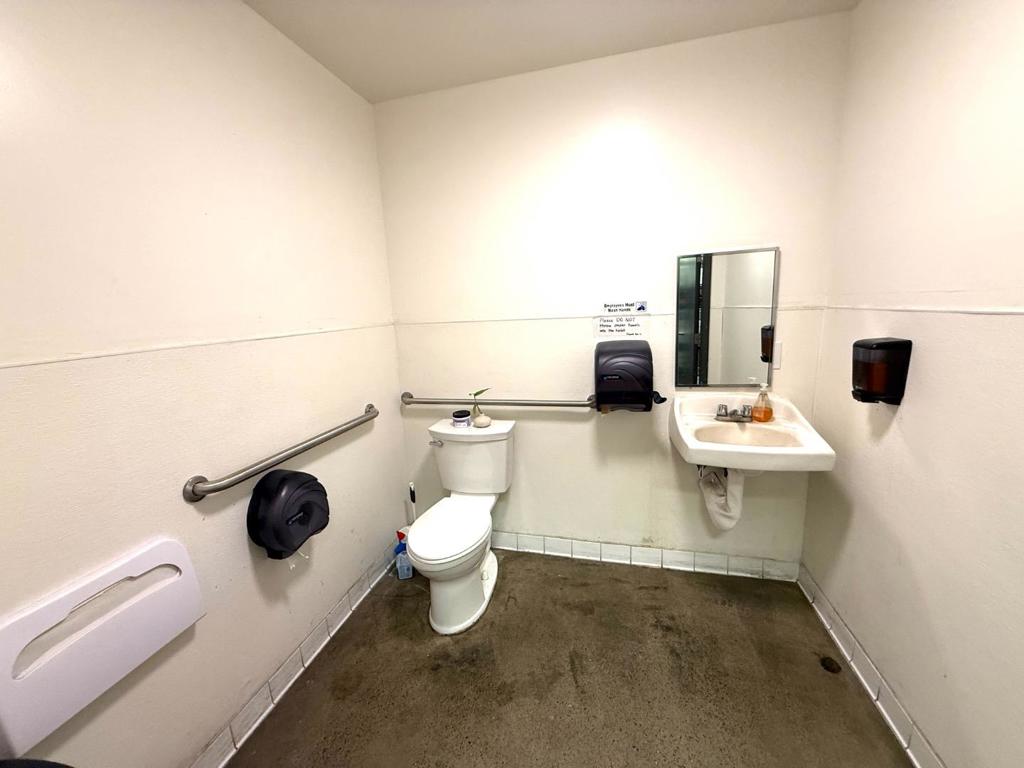 3560 3560 G St, Merced, CA 95340