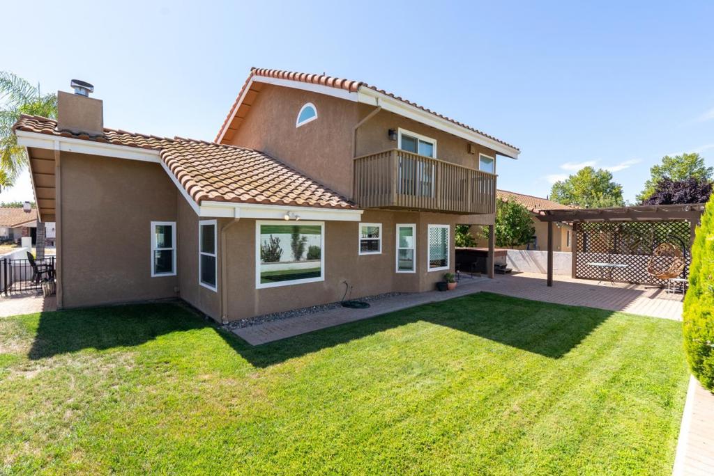 911 Saint Ann Dr, Paso Robles, CA 93446