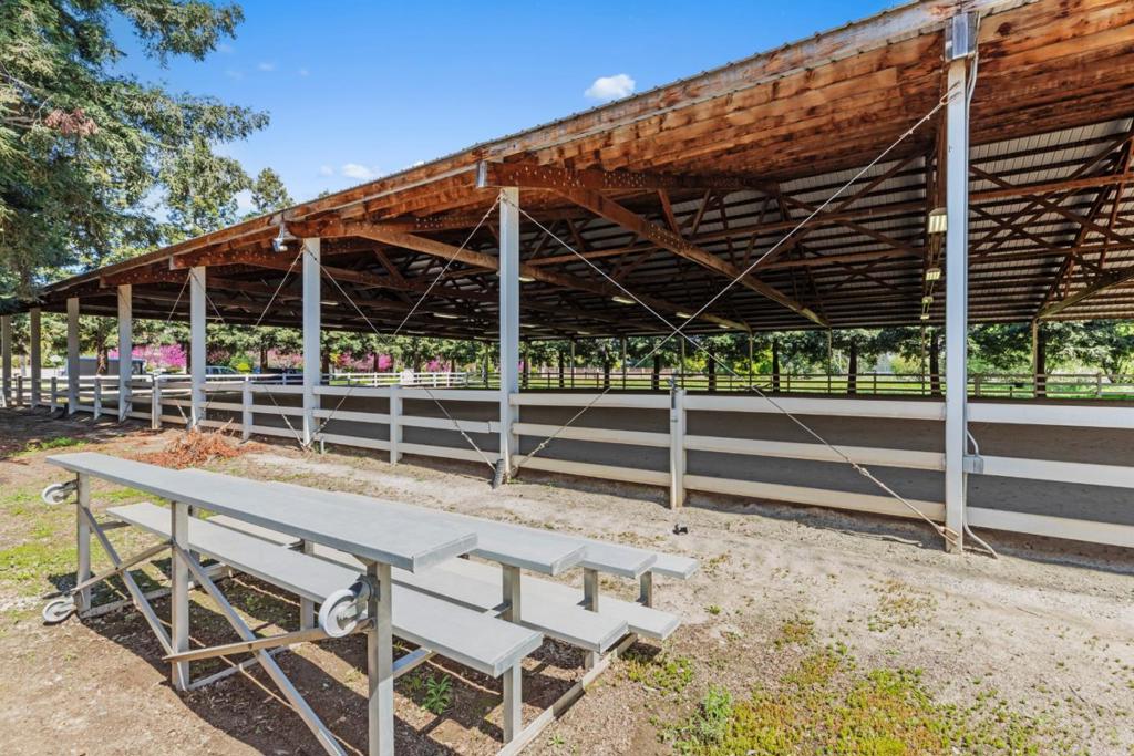 5000 Peach Blossom Ln, Oakdale, CA 95361