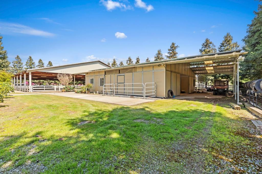 5000 Peach Blossom Ln, Oakdale, CA 95361