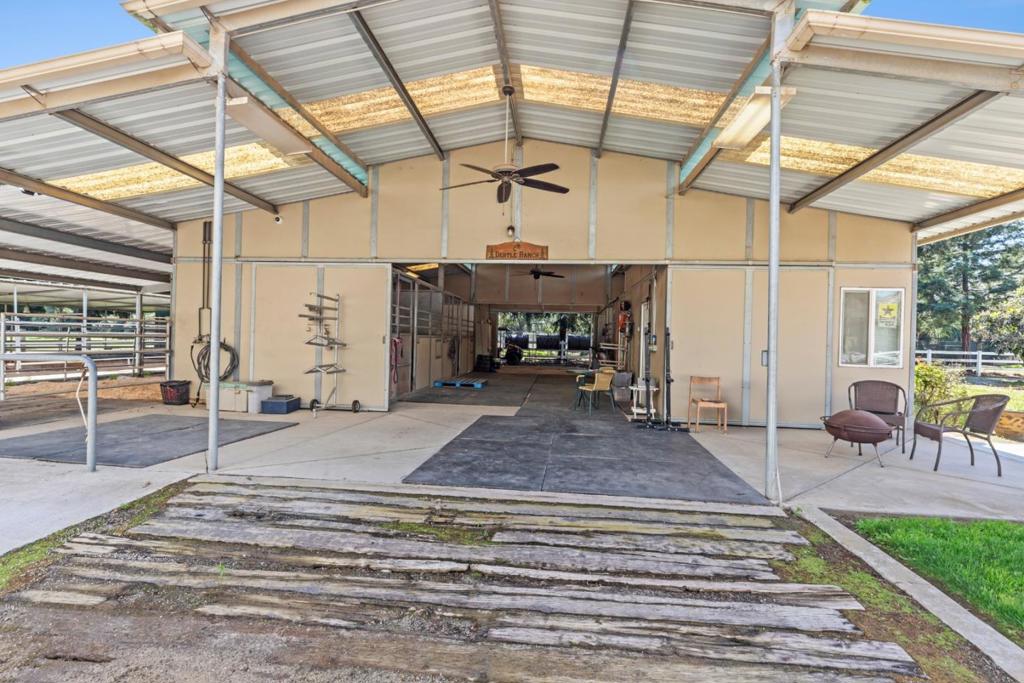 5000 Peach Blossom Ln, Oakdale, CA 95361